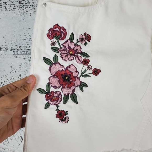 Pacsun Los Angeles Embroidered Flower Raw Hem Y2K Skirt Zipper Closure Size 27 - Picture 2 of 7